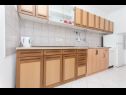 Apartmani Zri - low-cost and spacious: A1(6+2) Biograd - Rivijera Biograd   - Apartman - A1(6+2): kuhinja i blagovaonica