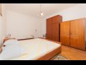Apartmani Zri - low-cost and spacious: A1(6+2) Biograd - Rivijera Biograd   - Apartman - A1(6+2): spavaća soba
