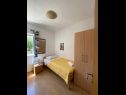Apartmani Jak - comfortable apartments: A1-donji(4+1), A2-gornji(4+2) Mirca - Otok Brač   - Apartman - A2-gornji(4+2): spavaća soba