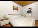 Apartmani Lile - 30 m from beach: A2(4) Postira - Otok Brač   - Apartman - A2(4): spavaća soba