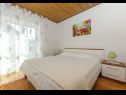 Apartmani Lile - 30 m from beach: A2(4) Postira - Otok Brač   - Apartman - A2(4): spavaća soba