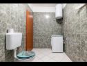 Apartmani Brane - Economy Apartments: A1(4), A2(2) Postira - Otok Brač   - Apartman - A1(4): kupaonica s toaletom