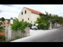 Apartmani Neda - perfect location & free parking: A1(6), A2(4+1), A3(4+1) Splitska - Otok Brač   - parkiralište