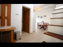 Apartmani Neda - perfect location & free parking: A1(6), A2(4+1), A3(4+1) Splitska - Otok Brač   - Apartman - A2(4+1): hodnik