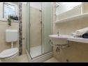 Kuća za odmor Jadranka- comfortable and big terrace H(6+1) Supetar - Otok Brač  - Hrvatska - H(6+1): kupaonica s toaletom