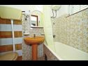 Apartmani Hazi 1 - 150m from sea: A1 Trogir(4+2), A2 Mastrinka(4+2) Mastrinka - Otok Čiovo   - Apartman - A2 Mastrinka(4+2): kupaonica s toaletom