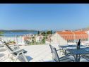 Apartmani Bozo - amazing terrace and sea view: A1(4) Okrug Gornji - Otok Čiovo   - terasa (kuća i okolica)