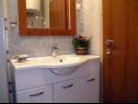 Apartmani Aurelius - relaxing with gorgeous view A1 Luce (4+2), A2 Marin(2+2), A3 Maja(4+2), A4 Duje(2+2) Okrug Gornji - Otok Čiovo   - Apartman - A1 Luce (4+2): kupaonica s toaletom