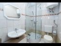 Apartmani Kari A5(4) , SA1(2), SA2(2), SA3(2), SA4(2)  Crikvenica - Rivijera Crikvenica   - Studio apartman - SA3(2): kupaonica s toaletom