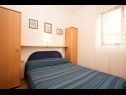 Apartmani Miro - 300 m from sea: A1 Plavi(2+2), A2 Crveni(2+2), A3 Zeleni(2+2) Jadranovo - Rivijera Crikvenica   - Apartman - A1 Plavi(2+2): spavaća soba