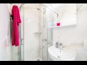 Apartmani i sobe Bari - 10 km from airport: A1(2), A2(2), R2(2), R3(2), R4(2) Kupari - Rivijera Dubrovnik   - Apartman - A1(2): kupaonica s toaletom