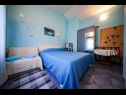 Apartmani Tara - 70 m from beach: SA2 rozi(2), SA3 plavi(2) Brbinj - Dugi otok   - Studio apartman - SA3 plavi(2): spavaća soba