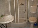 Apartmani Smil - 30 m from sea: A1(4) Sućuraj - Otok Hvar   - Apartman - A1(4): kupaonica s toaletom
