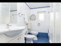 Apartmani Robi 1 - sea view: A1 sea view(4+1) Ližnjan - Istra   - Apartman - A1 sea view(4+1): kupaonica s toaletom