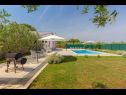 Kuća za odmor Berto - with pool: H(4+2) Pomer - Istra  - Hrvatska - travnjak