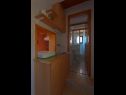 Apartmani Niv - 100 m from beach: 1 - B1(4+1), 2 - A1(2+1) Umag - Istra   - Apartman - 2 - A1(2+1): kupaonica s toaletom