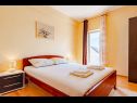Apartmani Mir - perfect location & cosy: A1(4+2), A2(2+1), SA3(2), SA4(2) Korčula - Otok Korčula   - Apartman - A2(2+1): spavaća soba