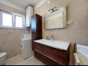 Apartmani Fab - spacious terrace: A1(5+1) Punat - Otok Krk   - Apartman - A1(5+1): kupaonica s toaletom