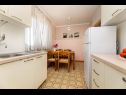 Apartmani Ivano A1(4+1) Vrbnik - Otok Krk   - Apartman - A1(4+1): kuhinja i blagovaonica