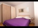 Apartmani Anđelko - air conditioning: A1(6+2), A2(6+2) Baška Voda - Rivijera Makarska   - Apartman - A1(6+2): spavaća soba