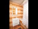 Apartmani Anđelko - air conditioning: A1(6+2), A2(6+2) Baška Voda - Rivijera Makarska   - Apartman - A2(6+2): kupaonica s toaletom
