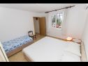Apartmani Miljko - 80 m from beach: A1(6), SA2(2), A10(4+1), A11(2+2) Brela - Rivijera Makarska   - Apartman - A1(6): spavaća soba