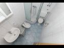 Apartmani Miljko - 80 m from beach: A1(6), SA2(2), A10(4+1), A11(2+2) Brela - Rivijera Makarska   - Apartman - A1(6): kupaonica s toaletom