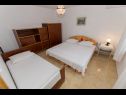 Apartmani Miljko - 80 m from beach: A1(6), SA2(2), A10(4+1), A11(2+2) Brela - Rivijera Makarska   - Apartman - A1(6): spavaća soba