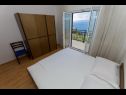 Apartmani Miljko - 80 m from beach: A1(6), SA2(2), A10(4+1), A11(2+2) Brela - Rivijera Makarska   - Apartman - A10(4+1): spavaća soba