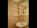 Apartmani Secret garden - seaview: A1(4), A2(2) Brela - Rivijera Makarska   - Apartman - A1(4): kupaonica s toaletom