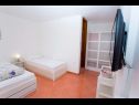 Apartmani i sobe Hope - 30m to the sea & seaview: R1(3), R3(3), A2(3), A4(4) Brela - Rivijera Makarska   - Apartman - A2(3): spavaća soba