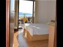 Apartmani Jozo - 150 m from pebble beach: A1(2), A2(2), A3(2), A4(4), A5(4) Gradac - Rivijera Makarska   - Apartman - A3(2): spavaća soba
