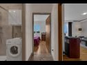 Apartmani Josip - panoramic sea view & parking: A1(4+2) Makarska - Rivijera Makarska   - Apartman - A1(4+2): hodnik