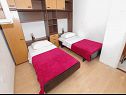 Apartmani Srzi - 200 m from sea: A1(7+1), SA2(2), A3(2+1) Makarska - Rivijera Makarska   - Apartman - A1(7+1): spavaća soba