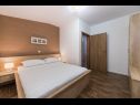 Apartmani Dolo - in centre: A1(5), A2(5) Makarska - Rivijera Makarska   - Apartman - A1(5): spavaća soba