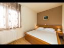Apartmani Dolo - in centre: A1(5), A2(5) Makarska - Rivijera Makarska   - Apartman - A2(5): spavaća soba