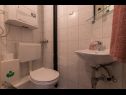 Apartmani Josi - great view: A1(4+2) Makarska - Rivijera Makarska   - Apartman - A1(4+2): kupaonica s toaletom