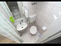 Apartmani Angel - nice garden: A1(4), SA(2) Makarska - Rivijera Makarska   - Studio apartman - SA(2): kupaonica s toaletom