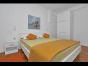 Apartmani Smi - 250 m from sea: A1 juzni(2+1), A2 sjeverni(2+1), A3(4) Makarska - Rivijera Makarska   - Apartman - A3(4): spavaća soba