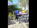 Apartmani Viki - seaview & garden terrace: A1(6) Makarska - Rivijera Makarska   - vrtna terasa