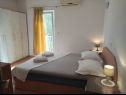 Apartmani Viki - seaview & garden terrace: A1(6) Makarska - Rivijera Makarska   - Apartman - A1(6): spavaća soba