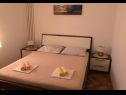 Apartmani i sobe Ognjen- family apartments with free parking A1(2+2), SA3(2), R1(2), A5 (4+2) Betina - Otok Murter   - Apartman - A5 (4+2): spavaća soba