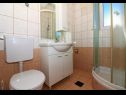 Apartmani Slađa - 150 m from beach: A1(4+1), A2(4+1) Jezera - Otok Murter   - Apartman - A2(4+1): kupaonica s toaletom