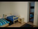 Apartmani Zdravko - 150 m from sandy beach: SA1(3), SA2(3), A3(5) Duće - Rivijera Omiš   - Apartman - A3(5): spavaća soba