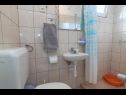 Apartmani Krešo - 100 m from sea A1 desni(4), A2 lijevi(5), A3(2) Tkon - Otok Pašman   - Apartman - A2 lijevi(5): kupaonica s toaletom