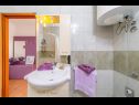 Apartmani Nada- sea view: A1 - Ljubičasti (4+2), A2 - Crveni (4+2) Banjol - Otok Rab   - Apartman - A1 - Ljubičasti (4+2): kupaonica s toaletom