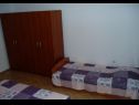 Apartmani i sobe Vjenceslava - with parking : A1(4+2), A2(3+2), A3(2+1), A4(2+1), R5(2) Senj - Rivijera Senj   - Apartman - A2(3+2): spavaća soba