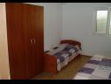 Apartmani i sobe Vjenceslava - with parking : A1(4+2), A2(3+2), A3(2+1), A4(2+1), R5(2) Senj - Rivijera Senj   - Apartman - A2(3+2): spavaća soba