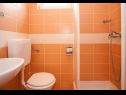 Apartmani i sobe Vjenceslava - with parking : A1(4+2), A2(3+2), A3(2+1), A4(2+1), R5(2) Senj - Rivijera Senj   - Apartman - A3(2+1): kupaonica s toaletom