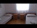 Apartmani Dia - 200 m from beach: A1 donji (6), A2 gornji(4+2) Primošten - Rivijera Šibenik   - Apartman - A1 donji (6): spavaća soba